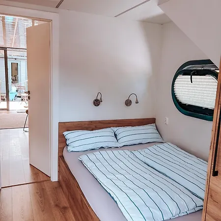 Lilly Hausboot 船屋