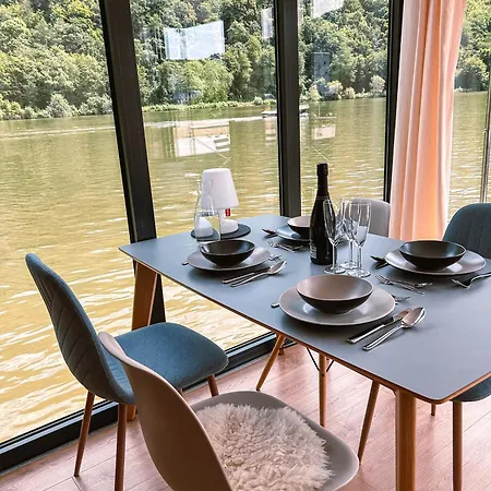 Lilly Hausboot Hotel en barco Polich