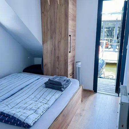 Lilly Hausboot Polich