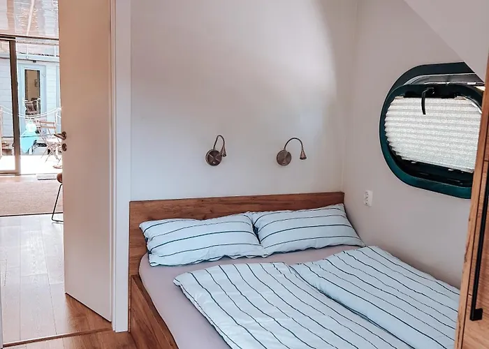 Lilly Hausboot Botel