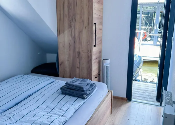 Lilly Hausboot Polich