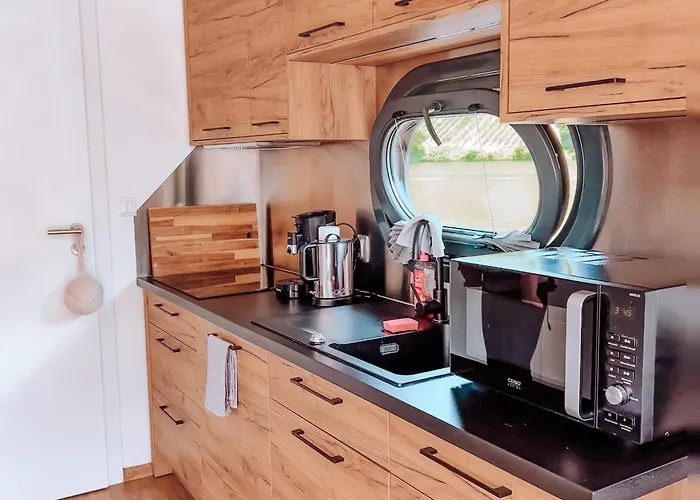 Botel Lilly Hausboot